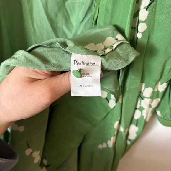100% Silk Green Floral Wrap Dress - Picture 2 of 4